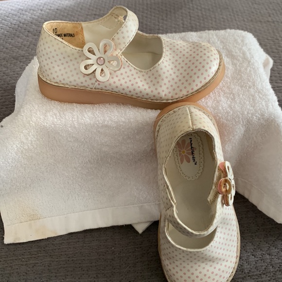 Emma’s Garden white and pink shoes - Picture 2 of 4